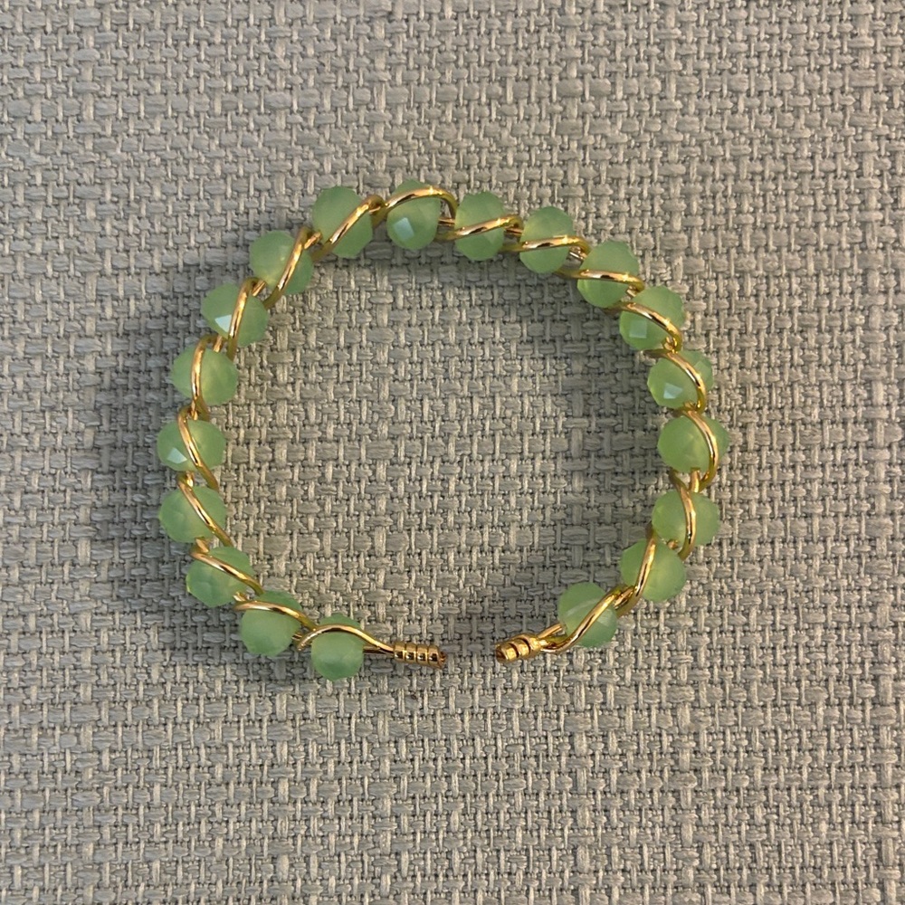 Adjustable Elegant Green and Gold Beaded Bracelet